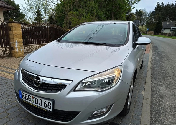 Opel Astra cena 28500 przebieg: 133000, rok produkcji 2010 z Połaniec małe 631